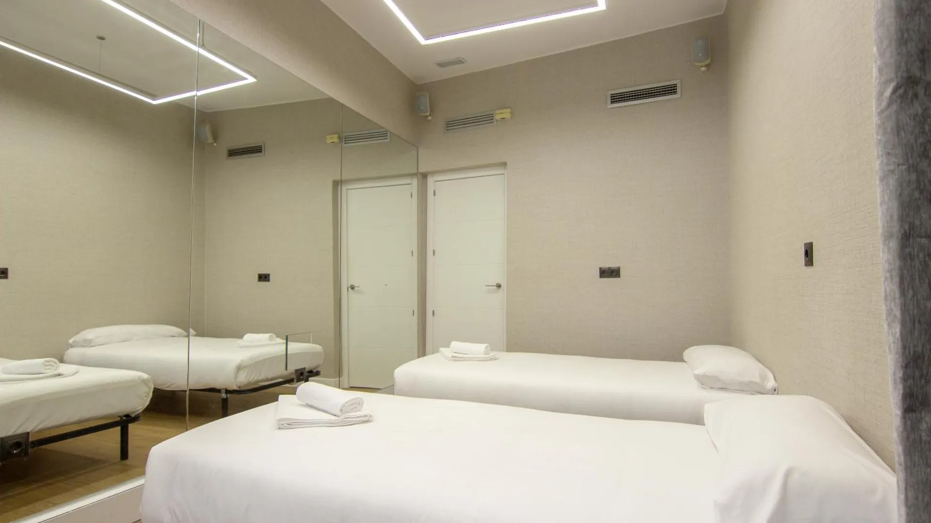 Rentalsevilla Suite Mauricio Apartment Seville